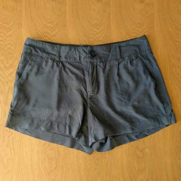 Banana Republic grey shorts - Picture 1 of 3